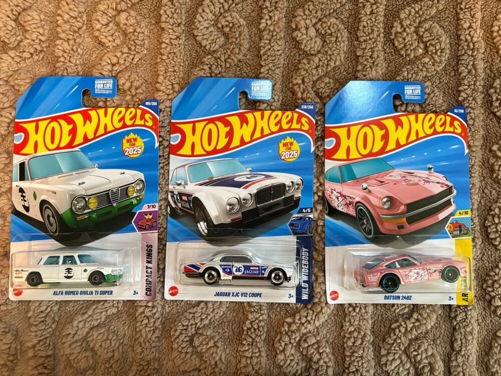 Hot Wheels Art Car Series Datsun 240Z Pink Jaguar XJC V12 Alpha Romeo Giulia